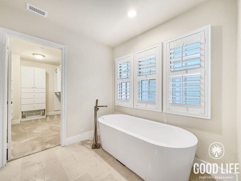 Corona del Mar House: 2709 Bungalow Pl