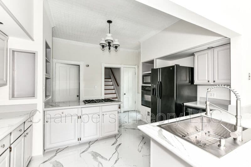 Dunn Loring House: 2415 Sandburg St