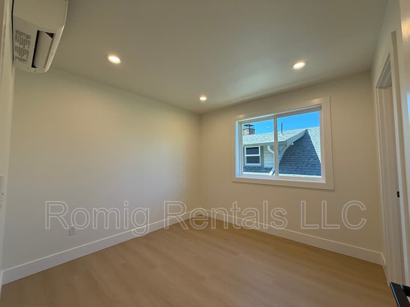 Vancouver House: 2111 E Mill Plain Blvd - A