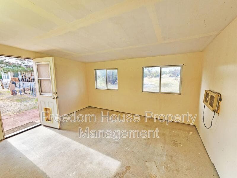 Pahrump House: 1441 West Betty Avenue