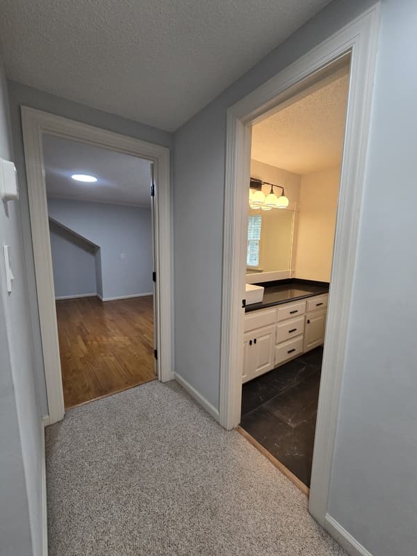 Raleigh House: 5516 Den Heider Way