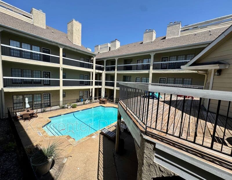Dallas House: 4800 W Lovers Lane
