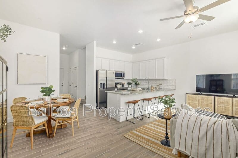 Mesa Townhome: 3230 E Thomas Rd