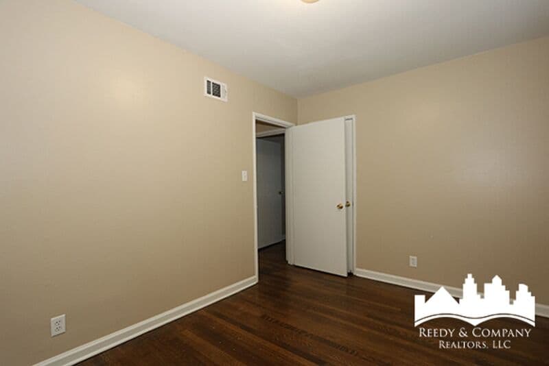 Memphis House: 1380 Rolling Hills Dr