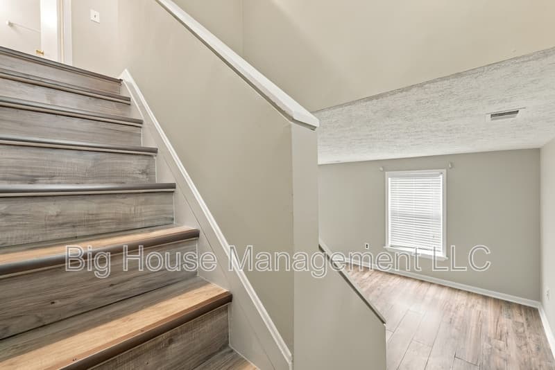 Waldorf Townhome: 1554 Pin Oak Dr