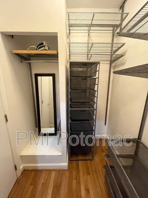 Washington Condo: 1401 Columbia Rd NW
