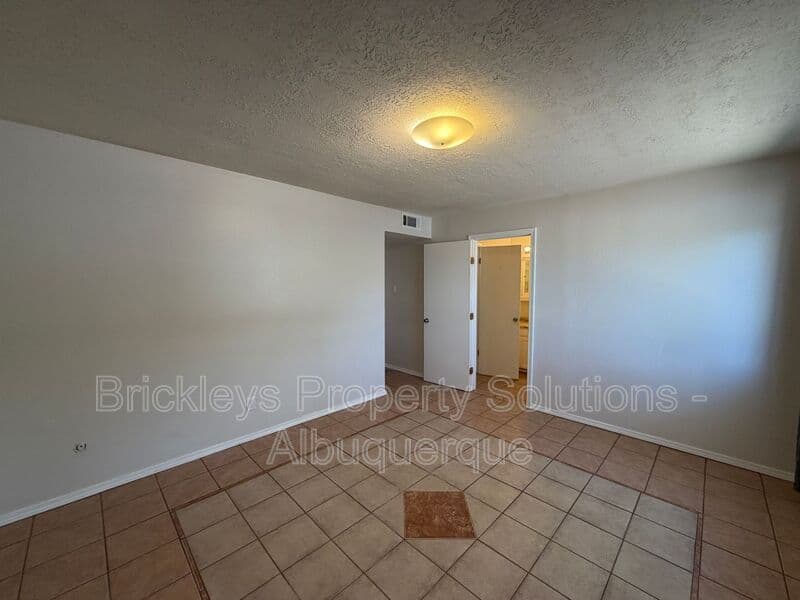 Albuquerque House: 5812 Brahma Dr NW