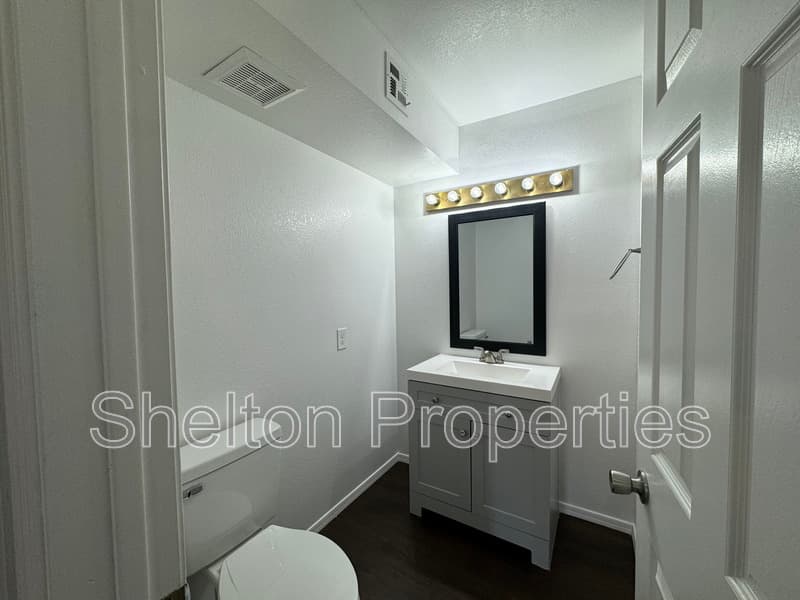 Mesa Condo: 1331 W Baseline Rd, 242