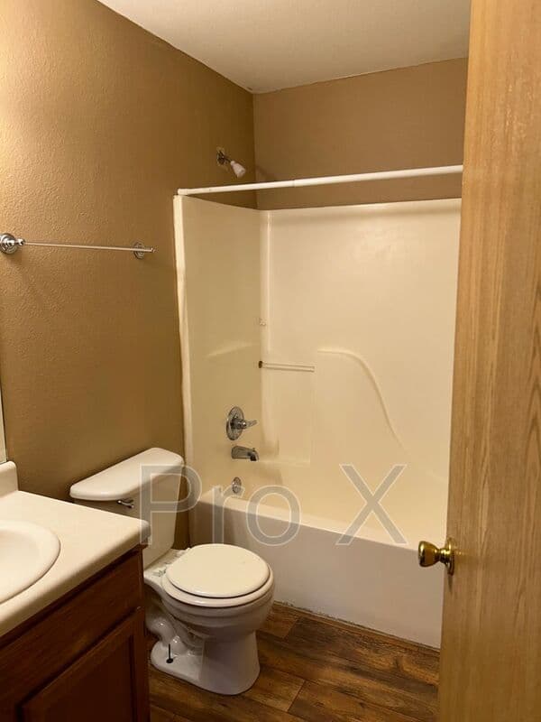 Springdale House: 315 Texas Ln