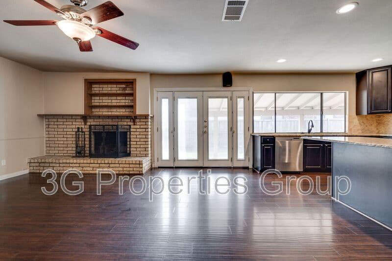 Coppell House: 216 Park Meadow Way