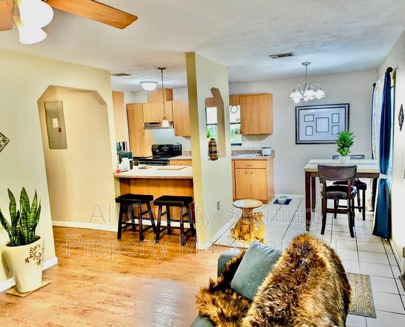 Archer House: 14556 SW State Road 45