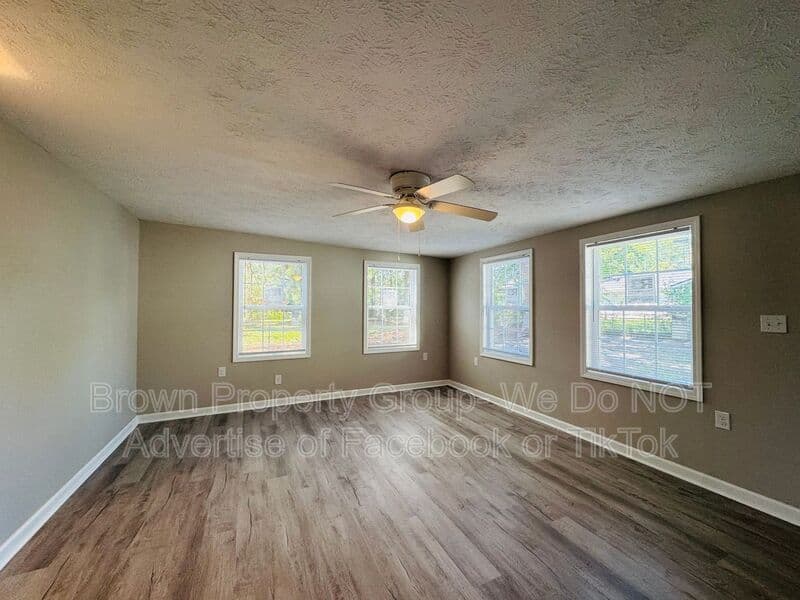 Fayetteville House: 5143 Longbranch Dr