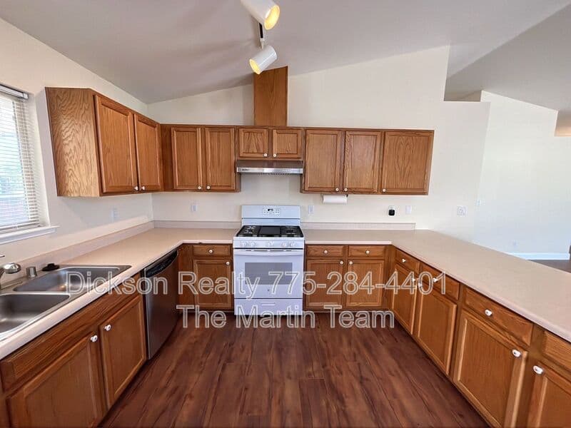 Sparks House: 970 Mercedes Drive