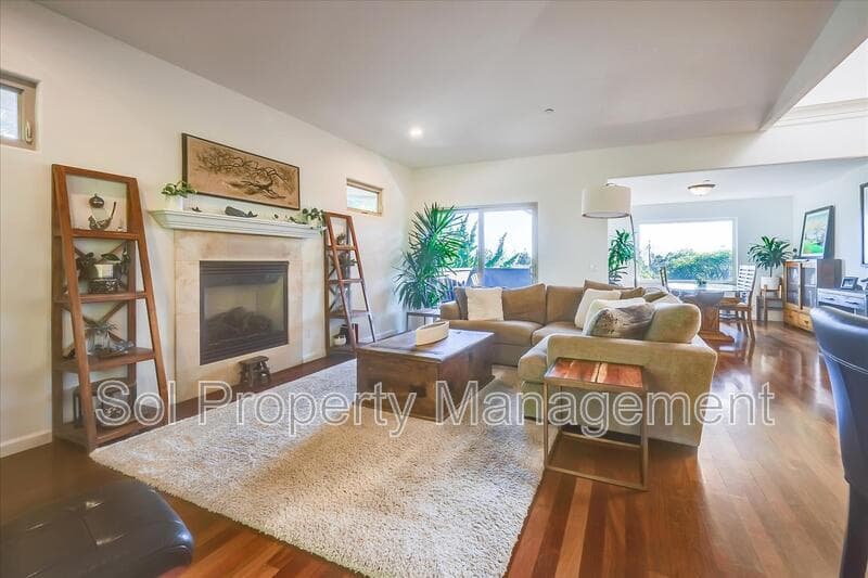 Santa Cruz House: 3370 Houts Drive