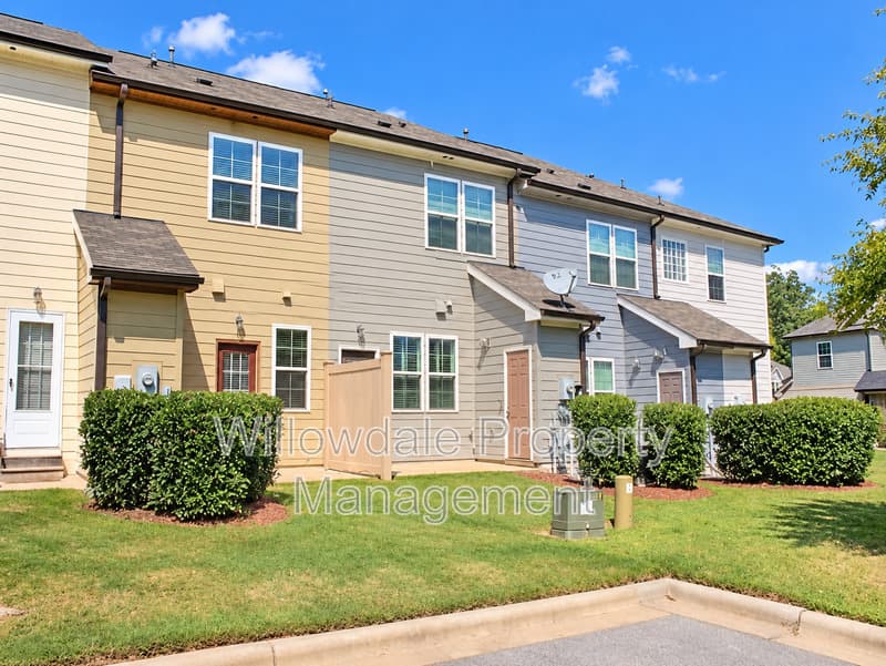 Apex Townhome: 707 Wickham Ridge Rd