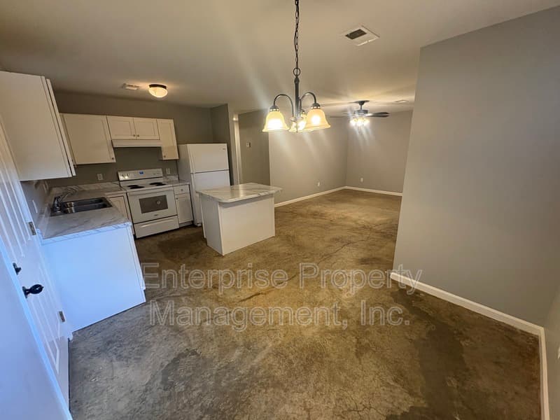 Memphis House: 3292 Denver St