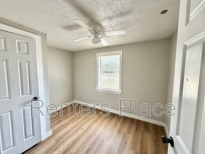 Claremore House: 905 North Owalla Avenue