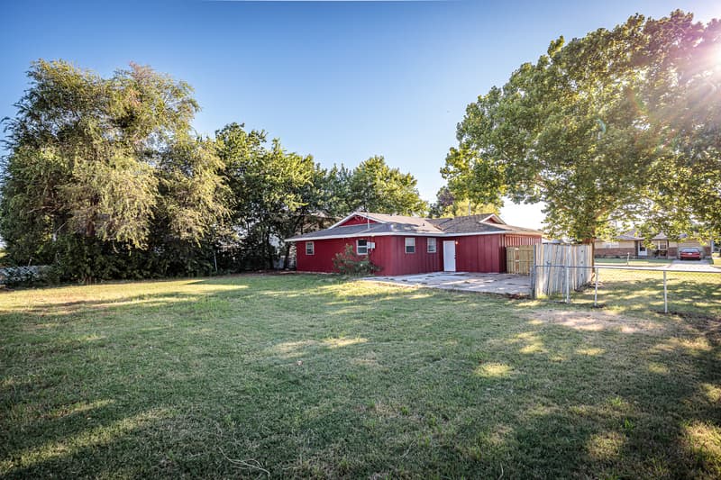 Lawton House: 3015 Northeast Pioneer Boulevard