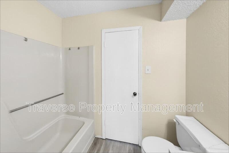 Arlington House: 1008 Bland Dr