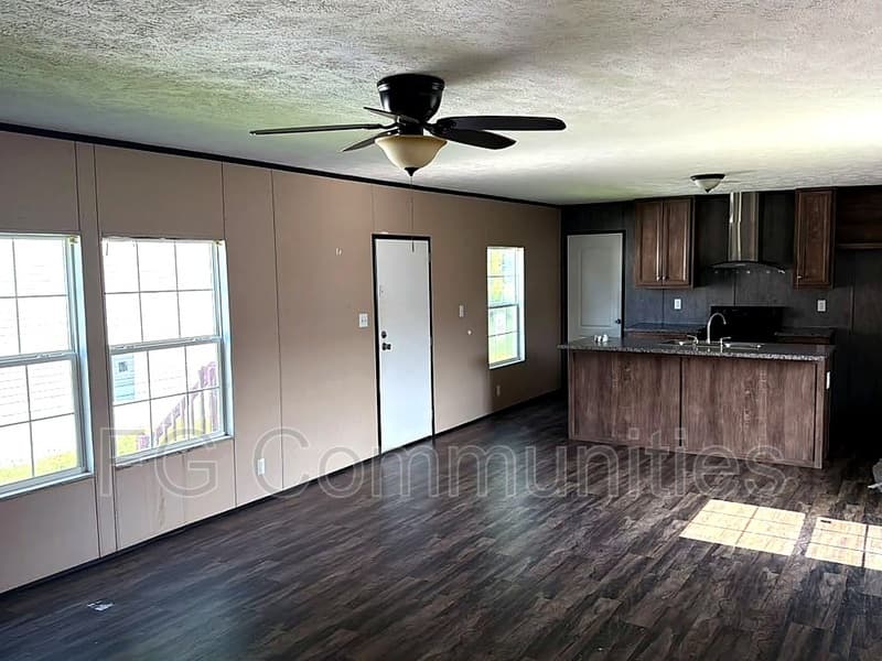Greenville House: 112 Cloverleaf Ct