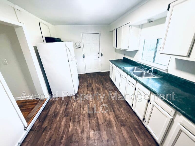 Chattanooga House: 319 N Highland Park Ave