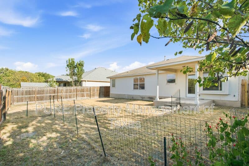 Round Rock House: 3232 Clinton Pl