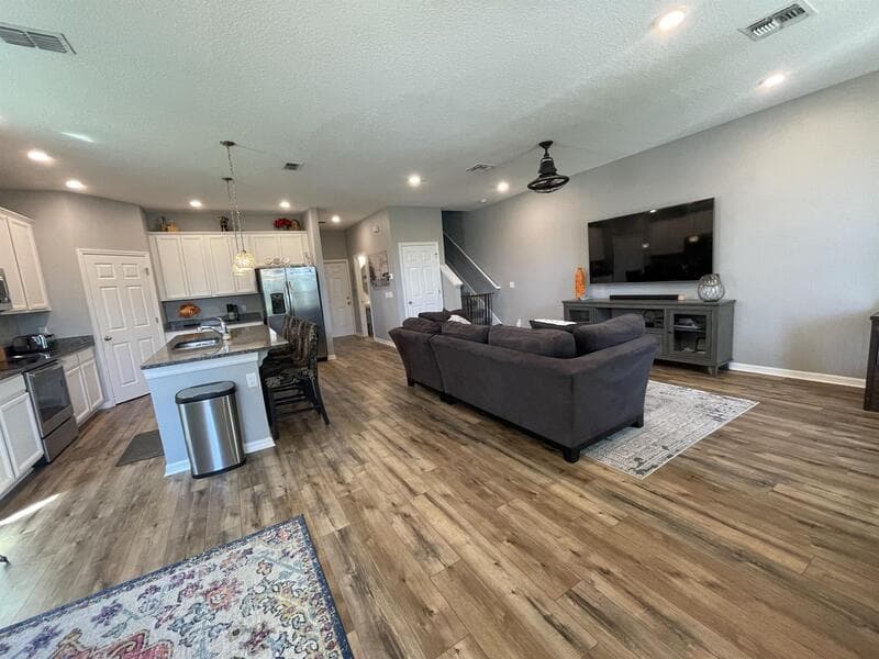 Wesley Chapel Townhome: 5211 Avalon Park Blvd - 1