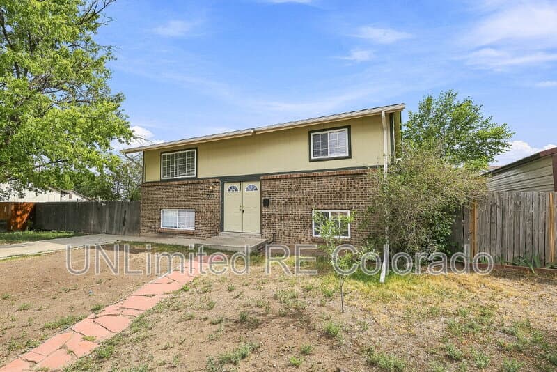 Thornton House: 3668 E 91st Ave