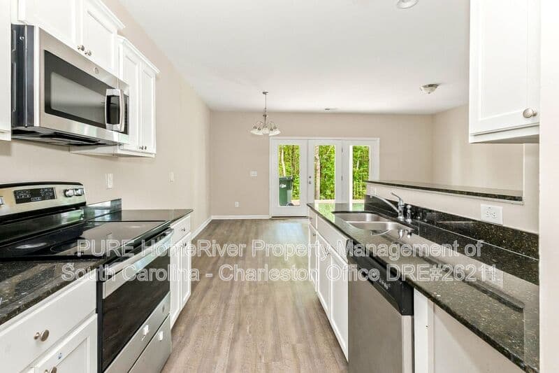 Goose Creek House: 160 Buchanan Cir