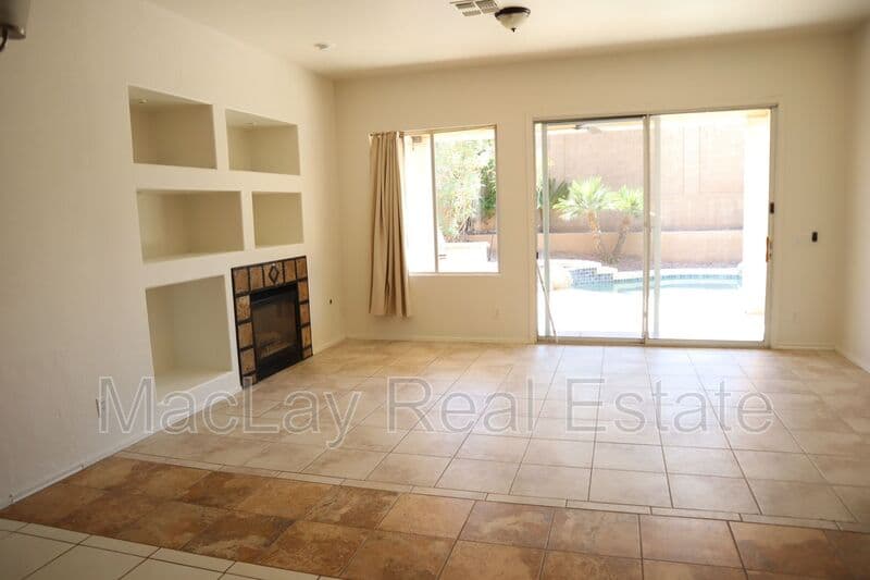 Chandler House: 3820 S Barberry pl
