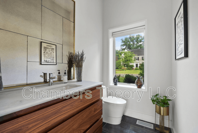 Washington House: 3820 Argyle Ter NW