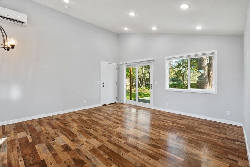 Sandpoint House: 900 Westwood Drive