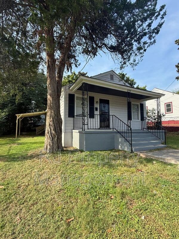 Memphis House: 253 Silverage Ave
