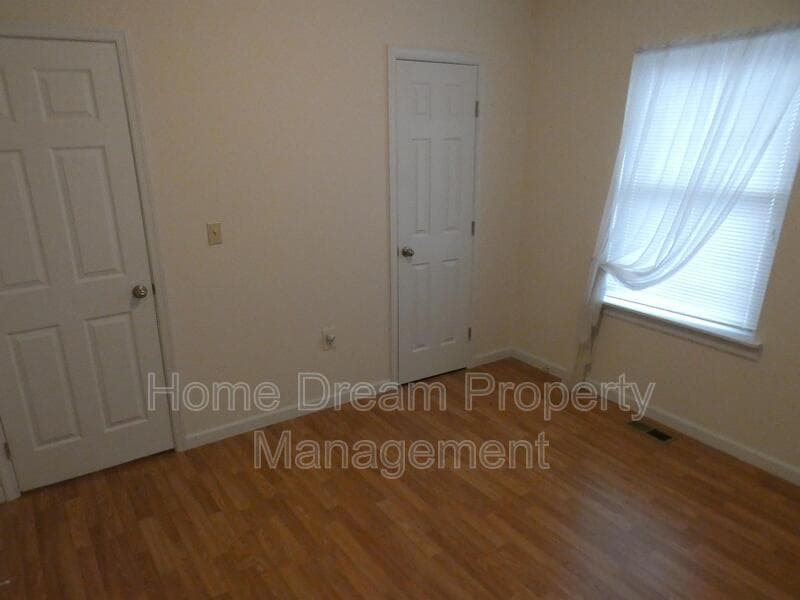 Colonial Beach House: 930 Bryant Avenue