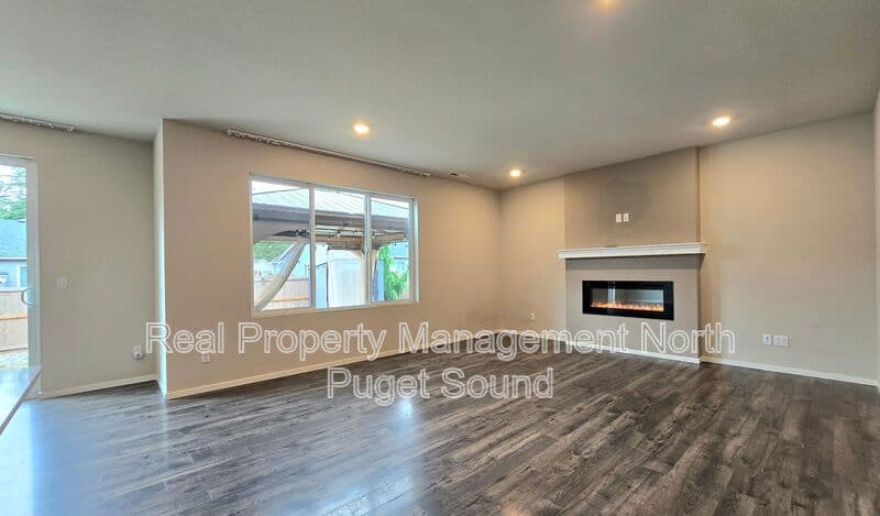 Granite Falls House: 9814 Hawkins Ave