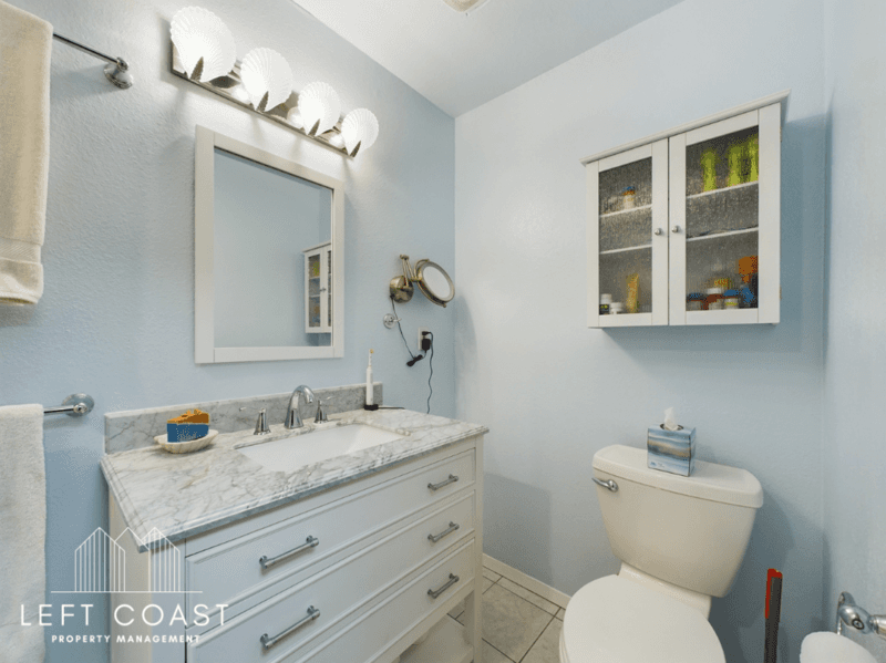 Lincoln City House: 1033 Northwest Inlet Avenue