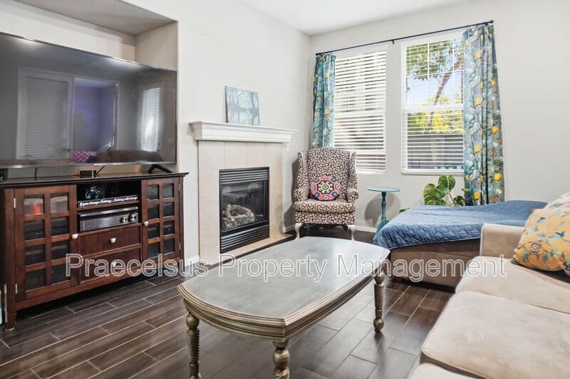 Chula Vista Townhome: 1724 Rolling Water