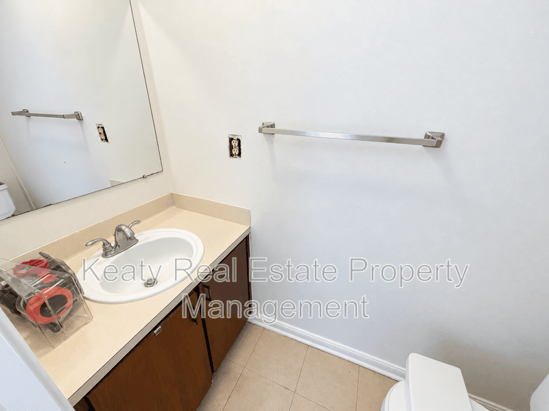 Lafayette House: 103 B Country Lane
