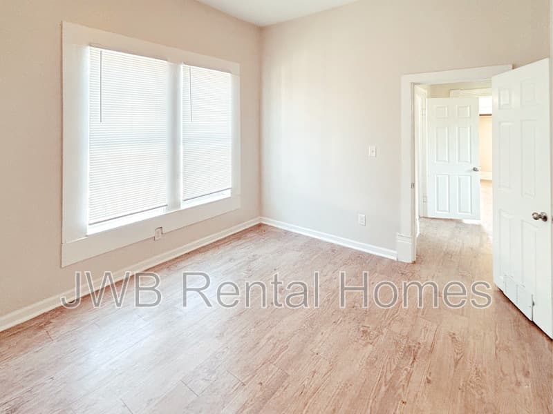 Jacksonville House: 291 Claude St