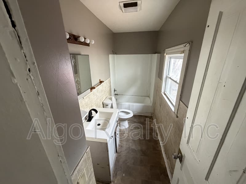 Minneapolis House: 2647 Fremont Ave N