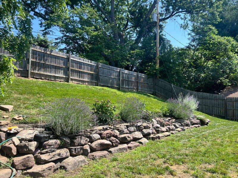 Bowie House: 12618 Kavanaugh Ln