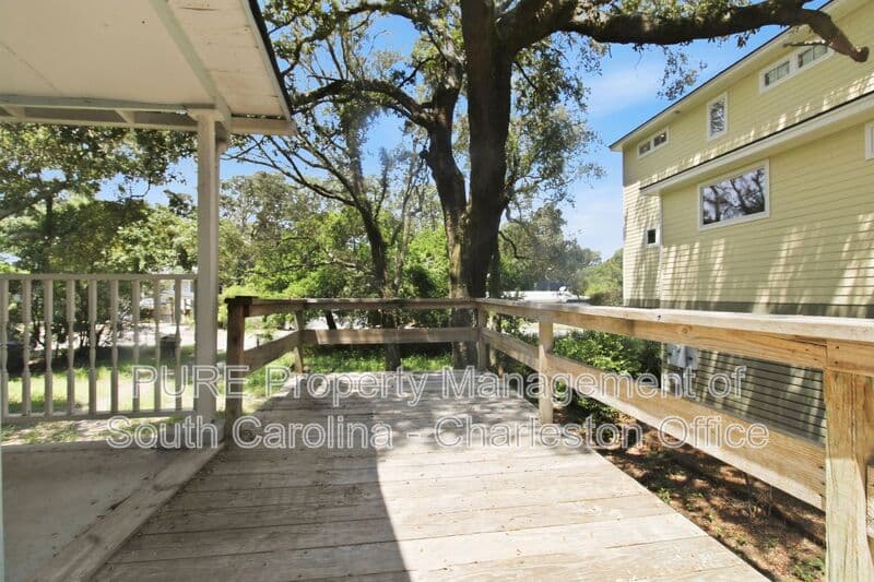 Folly Beach House: 418 E Cooper Ave