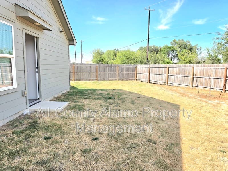 Von Ormy House: 5702 Repeating Wy
