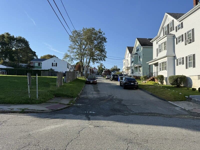 Fall River Condo: 575 Mount Hope Ave