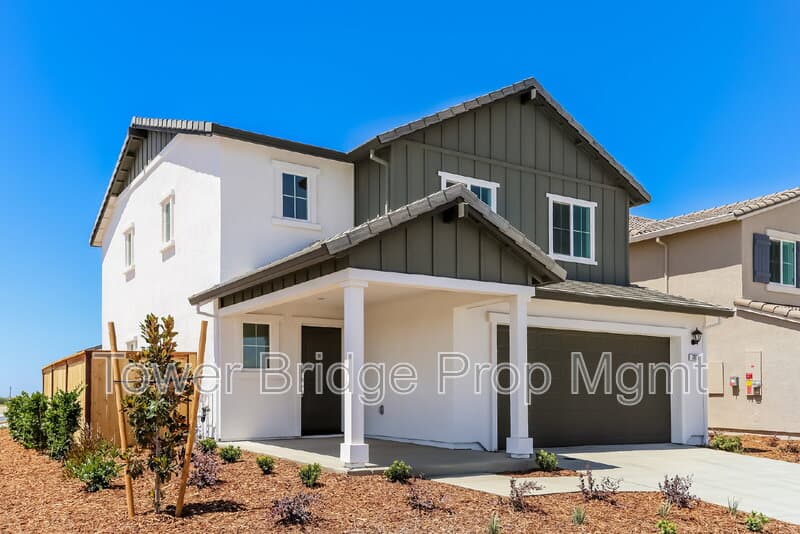 Roseville House: 2033 Blue Star Drive
