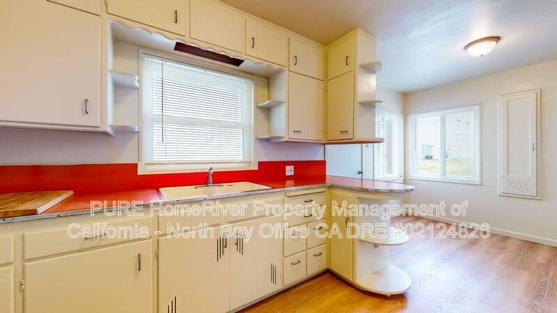 Santa Rosa House: 4942 Sonoma Hwy