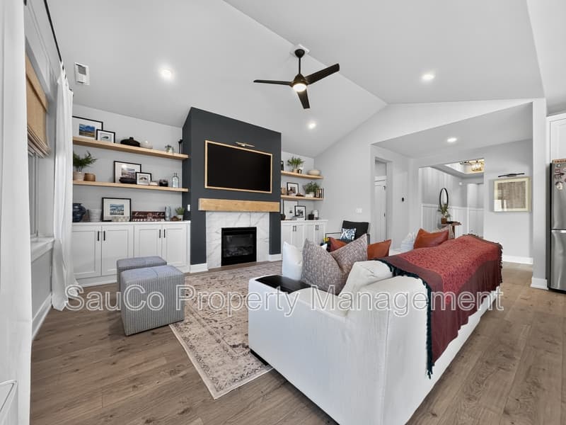 Hillsboro House: 8063 Southeast Reddington Street
