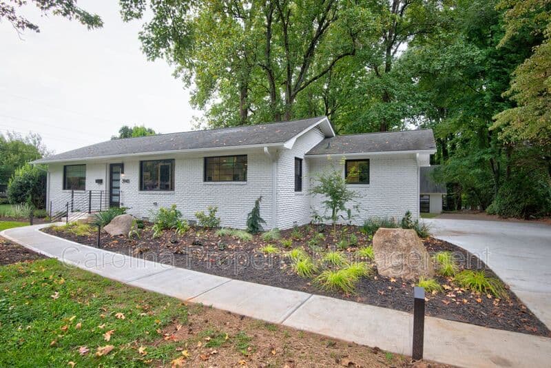Charlotte House: 3945 Rockfern Rd