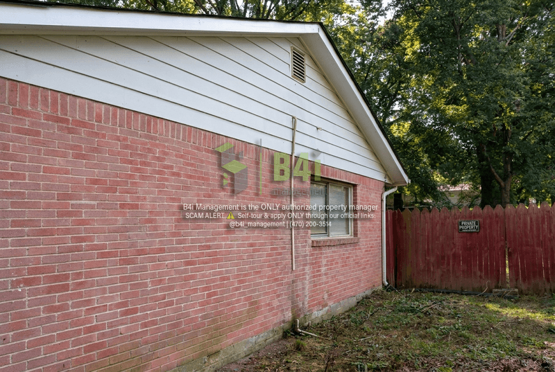 Riverdale House: 6967 Dell Court