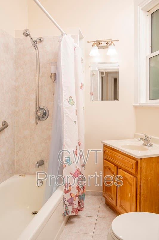 San Francisco House: 319 Ivy Street